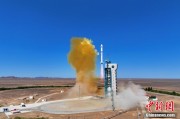 双人合盘我国首颗地球物理场探测业务卫星“张衡一号”02星成功发射